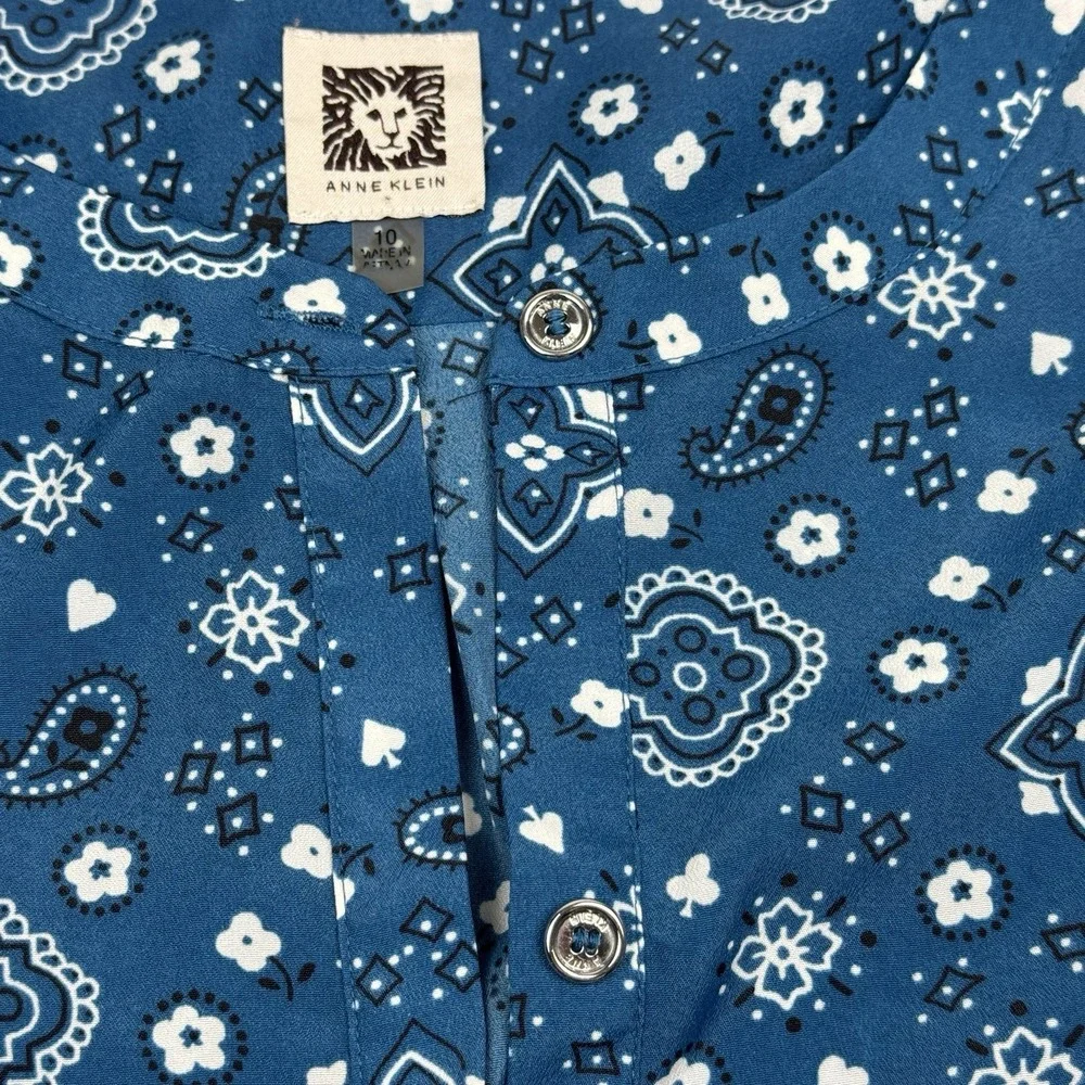 Anne Klein Bandana Paisley Floral Blouse Button Up Top Sz 10 Fiji Blue Roll Tab